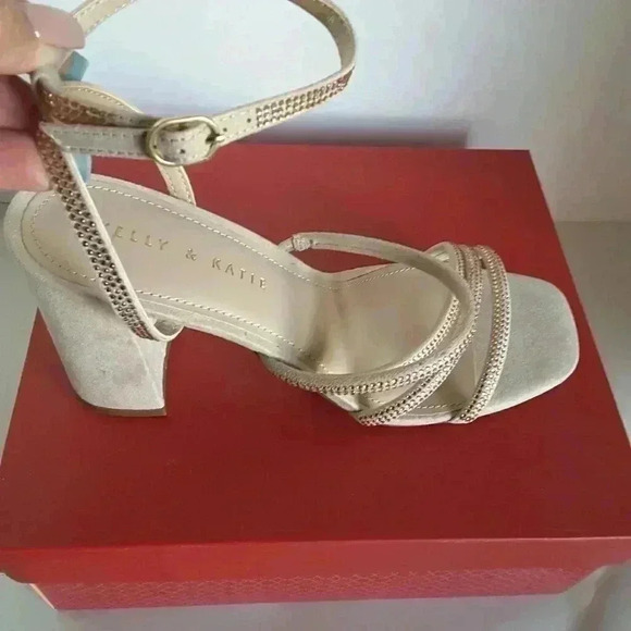 Kelly and Katie Cadene Shoe - Picture 4 of 6